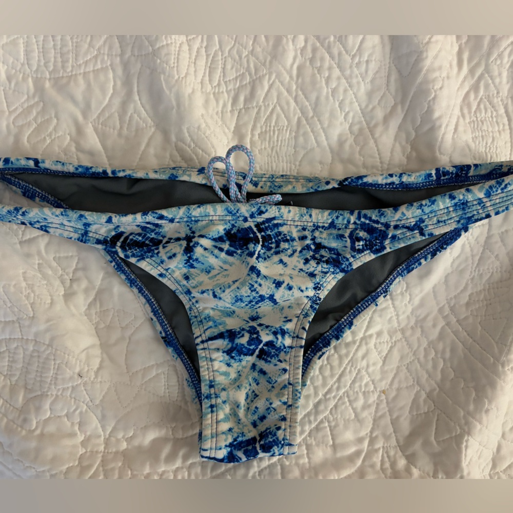 Jolyn European bikini bottom. Size L. Blue.